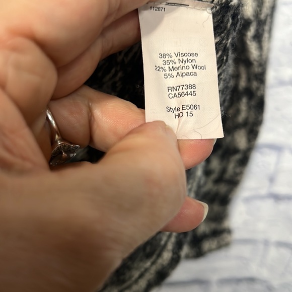 Madewell Houndstooth Sweater - Picture 6 of 6